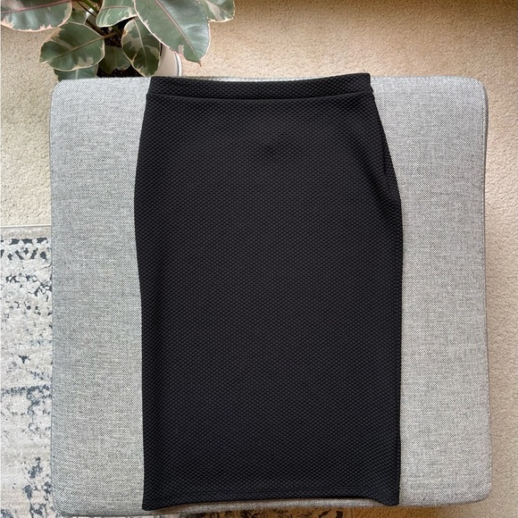 🖤 Black Pencil Skirt , Midi length , High wasted and with Stretch ✨ Size: M - Picture 1 of 8